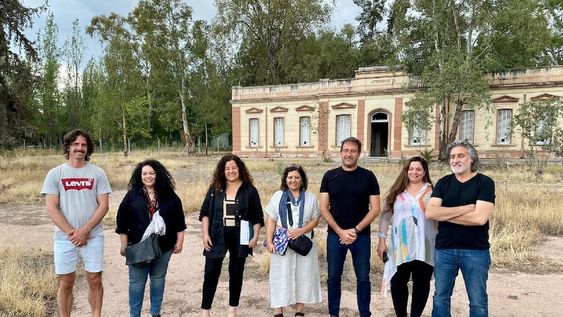 En el predio existen seis edificios históricos. Allí se montará un polo cultural y gastronómico y un jardín botánico, según anunciaron ayer en la presentación del proyecto. Foto: Gobienro de Mendoza