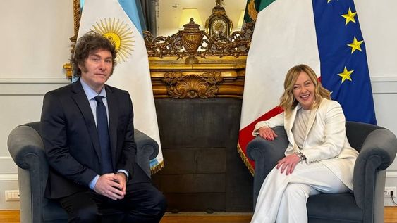 El presidente Javier Milei y la presidenta del Consejo de Ministros de la República Italiana, Giorgia Meloni, en el Palazzo Chigi. (X/OPRArgentina)