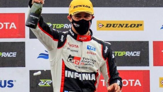 Matías Rossi festejó en la segunda del Top Race