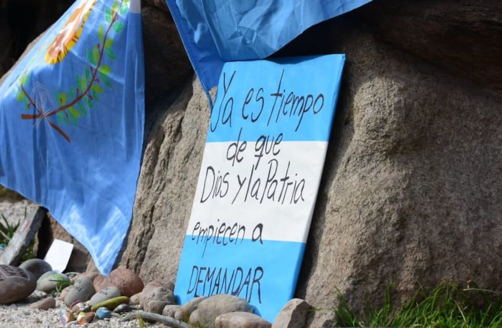 Como hemos visto, el Gobierno no tolera manifestación alguna de familias que perdieron miembros de ellas a causa del covid-19 y del mal manejo que se hizo de la pandemia...