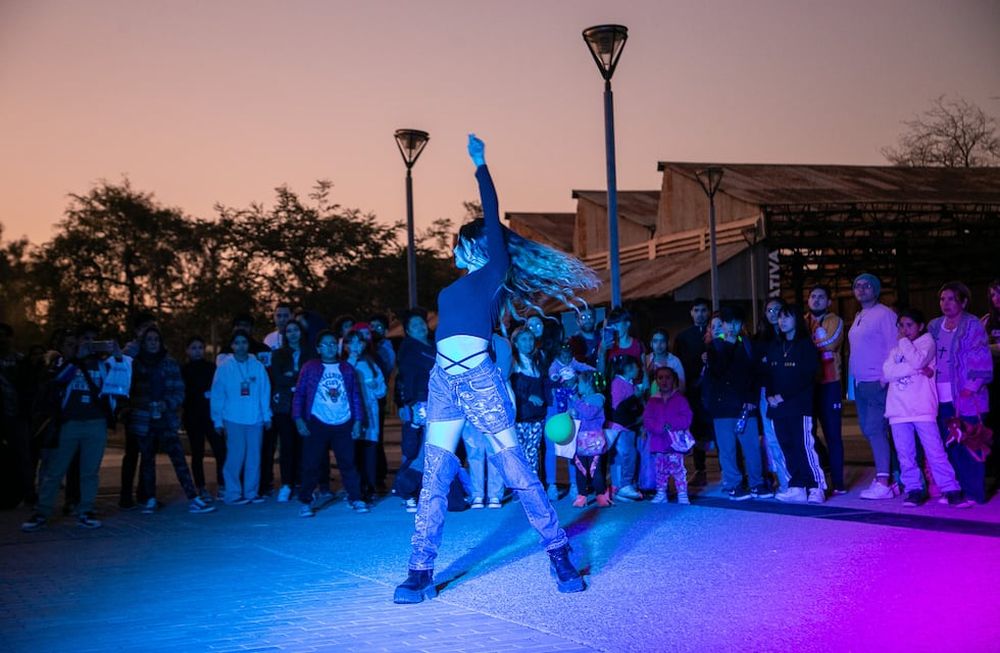 Miles de jóvenes pasaron por La Báscula para disfrutar del festival “Moviendo Arte”
