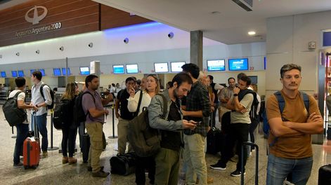 Al menos 8 vuelos se vieron afectados en Mendoza por las asambleas en Buenos Aires.  Al menos 8 vuelos se vieron afectados en Mendoza por las asambleas en Buenos Aires.