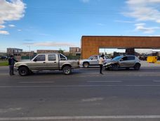 Caos y peligro: nuevo accidente en el ingreso a dos barrios donde los vecinos piden urgente una solución
