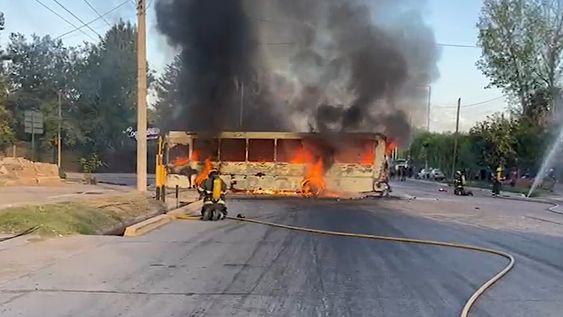 Tragedia en Maipú: imputaron por homicidio culposo al chofer del micro con niños que chocó contra un camión