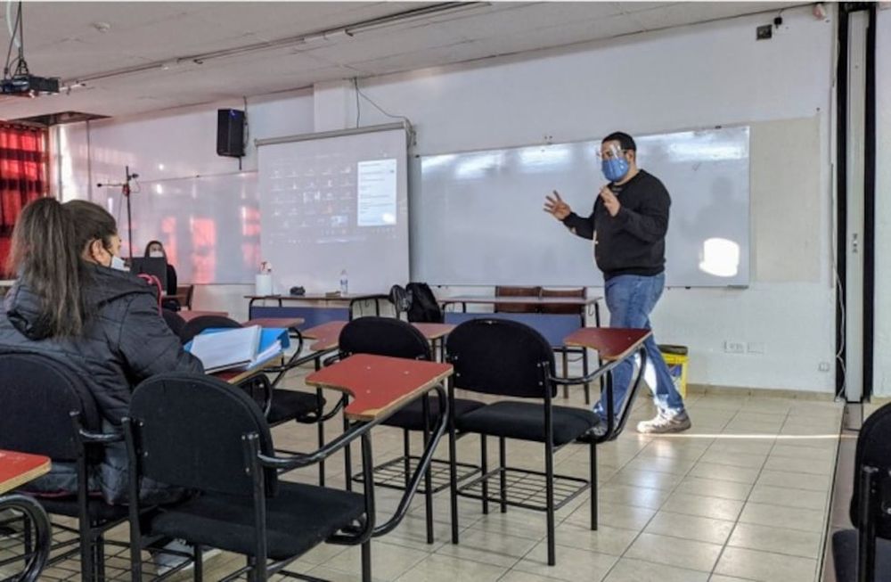 La Facultad de Educación desarrolló su primera clase bimodal simultánea