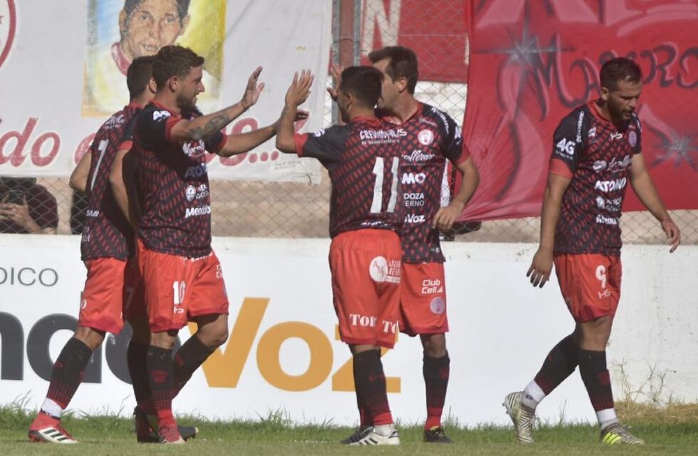 Huracán le ganó al Racing de Córdoba de Mostaza Merlo y es puntero