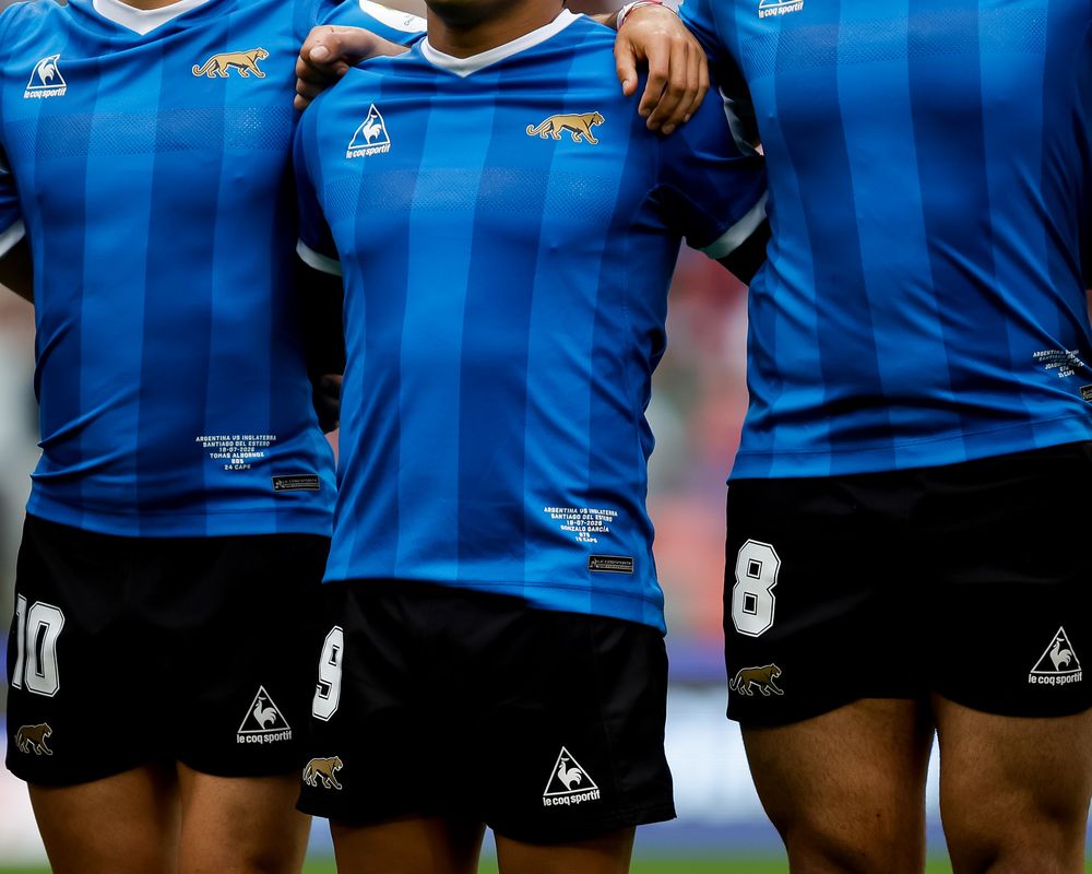 Rugby. La Unión Argentina de Rugby y Los Pumas rindieron tributo a la selección campeona del mundo de 1986, que fue vestida por la misma firma que le puso la piel al seleccionado mayor de rugby