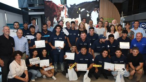 Los egresados del curso salen con una formación que ,los habilita para trabajar con maquinas especiales
