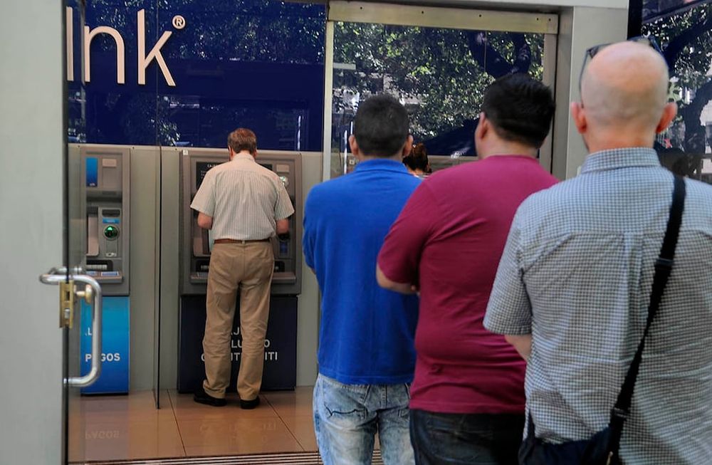 Qué se debe evitar cuando se usa el cajero automático