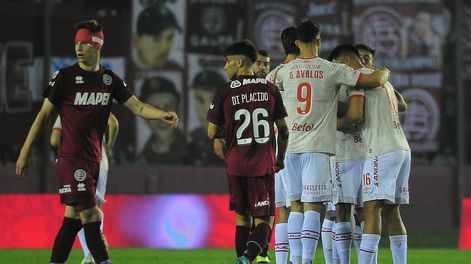 Argentinos Juniors frenó el andar victorioso de Lanús con una goleada por 4-0 de visitante./ Gentileza.