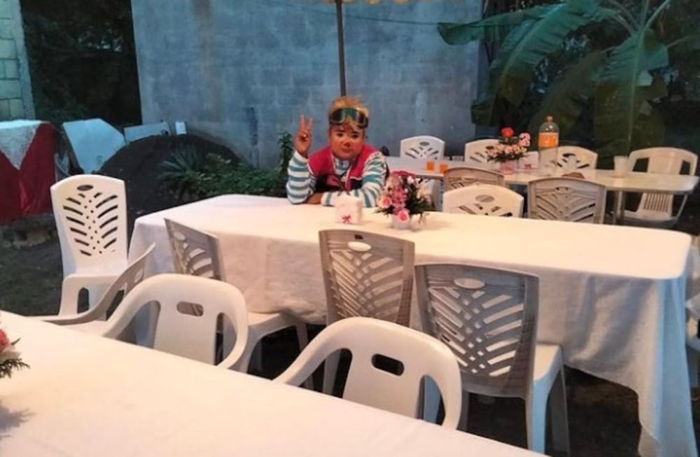 Una nena se quedó sola en su fiesta de cumpleaños y el payaso que animaba el evento convocó a sus seguidores para que fueran a la celebración.