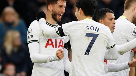 Rodrigo Bentancur y Son, compañeros en el Tottenham