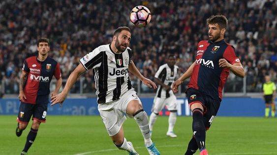 Juventus, con Higuaín, derrotó al Genoa y acecha al Napoli