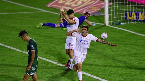 Telam, Buenos Aires, 12 de abril de 2021: Juan Garro(7) festeja el primer gol de Huracán que enfrenta a  Sarmiento de Junín, por el partido correspondiente a la fecha nueve de la zona 2 de la Copa de la Liga Profesional de Fútbol.Foto: Maximiliano Luna/cf/Telam