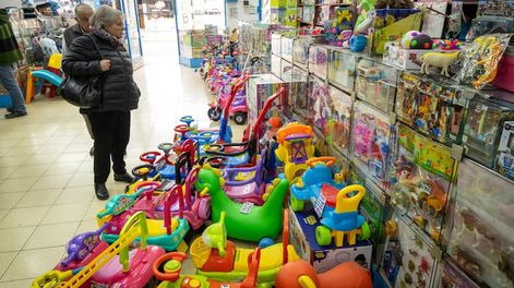 Venta de juguetes por el Día del Niño. Foto: Los Andes