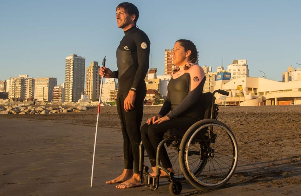Surfeando adversidades: Georgina y Pablo, los 2 deportistas que no saben de adversidades y llegan al cine. Foto: Gentileza Maxi Shada