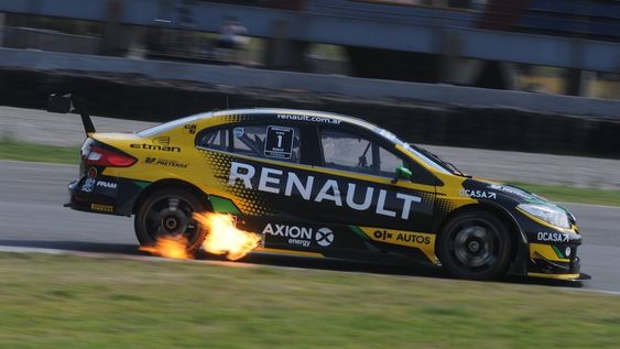 Leonel Pernía debió abandonar la final del Súper TC2000 en Buenos Aires pero rescató luego de la carrera la buena base con la que comenzaron la temporada.