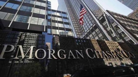 Banca estadounidense JP Morgan busca a más de 100 argentinos para trabajar en el país. - AP
