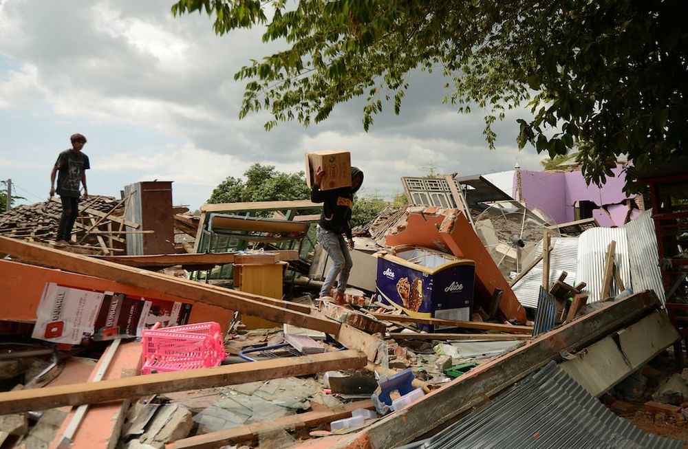 Otra violenta réplica sacude la isla de Lombok y ya son 319 los muertos por el sismo
