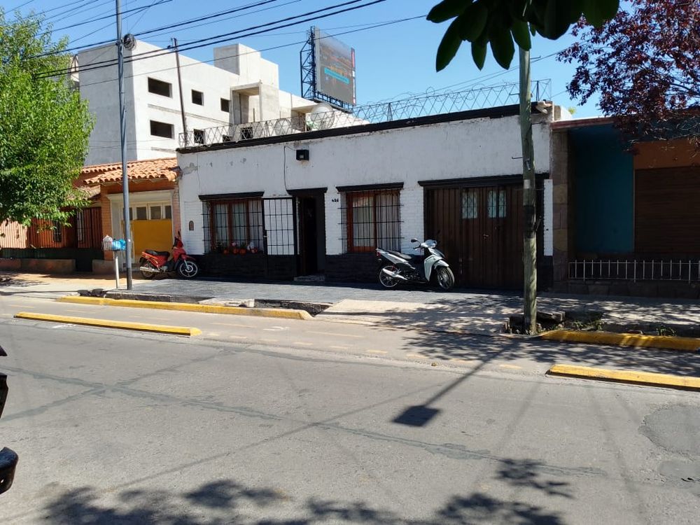 Los impactos de bala  quedaron en la fachada de la casa de Cynthia Landi, quien fue asesinada en Guaymallén tras una pelea en la Disco Queen.  Foto: diario Los Andes. 