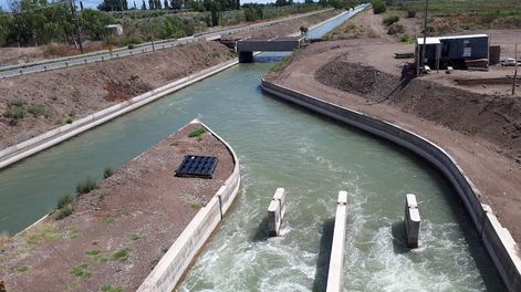 Habilitan la primera central para generar energía en cauces de riego en Mendoza