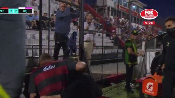 Los entrenadores de Patronato y Defensa y Justicia se cruzaron en los vestuarios.