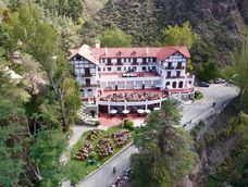 El Gran Hotel Villavicencio, un ícono de Mendoza ubicado en la Reserva Natural Villavicencio.