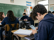 El Arzobispado de Mendoza confirmó que restringirá el uso de celulares en sus 11 instituciones educativas. El Arzobispado de Mendoza confirmó que restringirá el uso de celulares en sus 11 instituciones educativas.