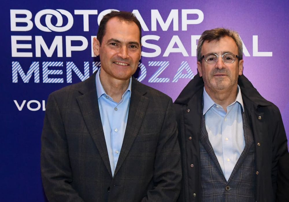 Martín Rappallini, presidente de la Unión Industrial Argentina, junto a Mauricio Badaloni, protesorero primero de la entidad, durante la apertura del Bootcamp Empresarial.