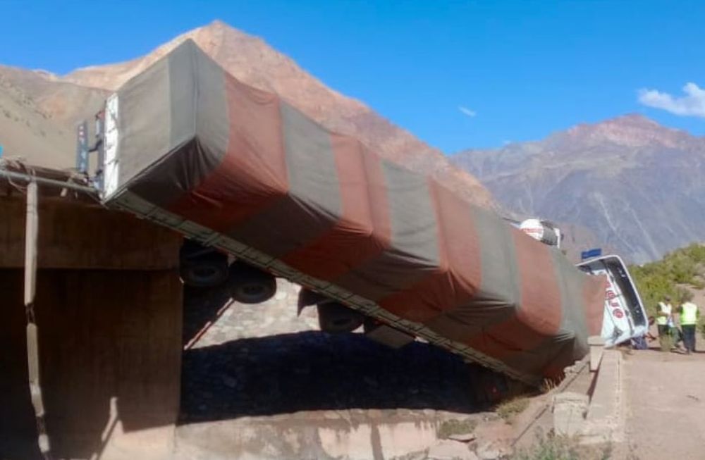 Peligroso siniestro vial en Uspallata / Foto Seguridad de Mendoza