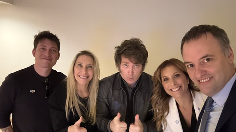 Gran momento, gran futuro, el posteo de Manuel Adorni desde el búnker de LLA tras conocerse su victoria en CABA.