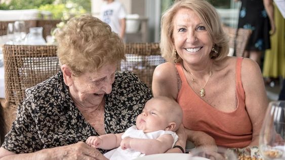La bodeguera y ex legisladora Susana Balbo junto a su mamá Delfina (93) y a su nieta, llamada igual. | Foto: gentileza
