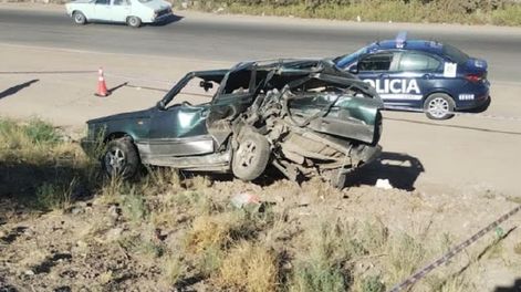 A bordo de un Fiat Duna Weekend, una mujer murió en el Acceso Sur tras ser colisionada por un vehículo que terminó volcado (Prensa Ministerio de Seguridad y Justicia)