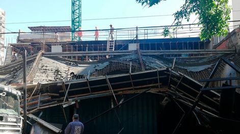 Los Andes | Los motivos del derrumbe, como las pericias pertinentes sobre posibles daños en las viviendas colindantes, será motivo de investigación de los expertos