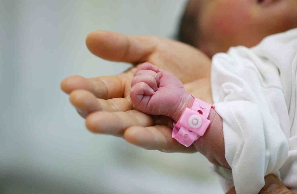 “En Mendoza, entre el 15 y el 20% de los bebés internados en neonatologías del sistema público tienen resultados positivos de tóxicos por el consumo de sustancias durante el embarazo”, advirtió el ministro de Salud, Rodolfo Montero