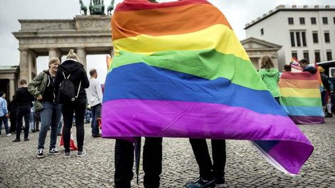Debemos salir todos del armario / Archivo
