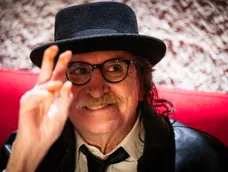 Charly García pasó por el quirófano y evoluciona favorablemente. Charly García pasó por el quirófano y evoluciona favorablemente.