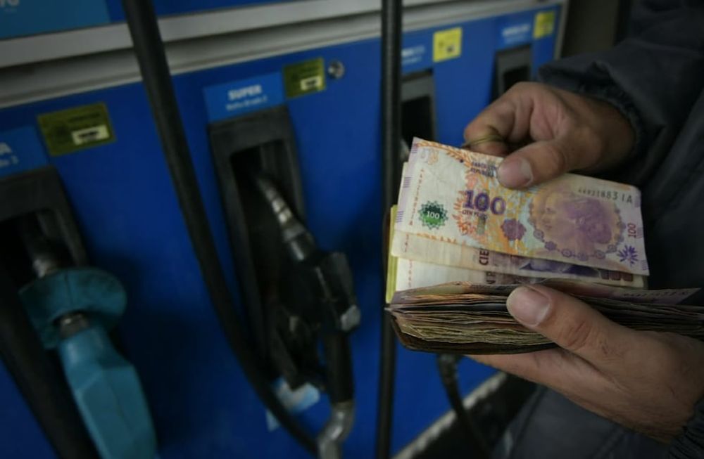 YPF volvió a subir los precios de sus combustibles - Orlando Pelichotti / Los Andes