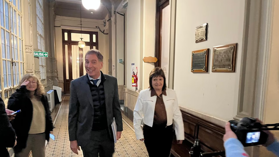 Diego Santilli, flamante jefe de Gabinete, flanqueado por Patricia Bullrich, en el Senado.