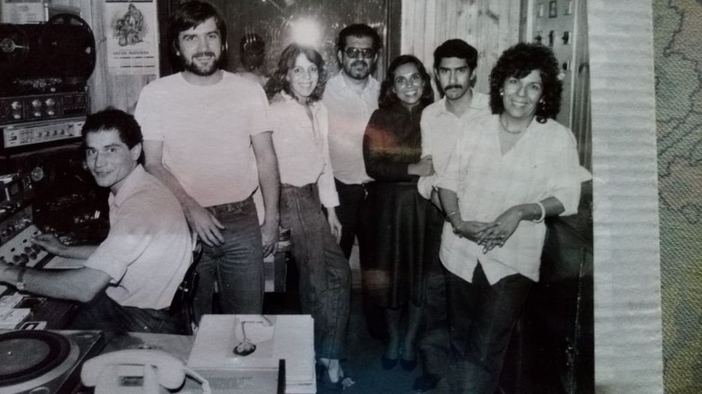 Gloria, con el equipo de NIhiil de las tardes, entre ellos Javier Dellamaggiore.