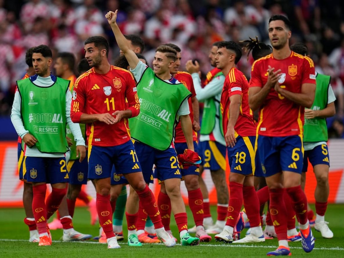 Jugadores de España celebran al final de un partido del Grupo B entre España y Croacia en la Eurocopa 2024. / Gentileza.