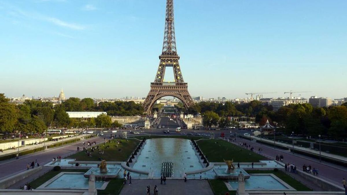 Subastaron un tramo original de escalera de la Torre Eiffel por una impresionante cifra