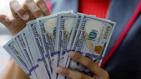 A cuánto cotiza el dólar hoy, feriado, y a cuánto se espera que llegue a fines de 2024