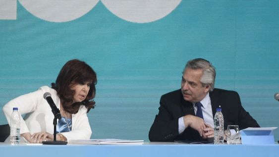 Cristina quiere menos piquetes, pero más planes. Y reasignar el peaje. De los piqueteros gerentes de la pobreza, a los caciques siempre vigentes del peronismo feudal.