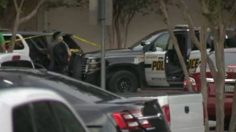 El oficial de policía, Nick Soliz, dijo que dos hombres armados se acercaron al hombre y le dispararon “a sangre fría”. Gentileza: Tabasco Hoy.