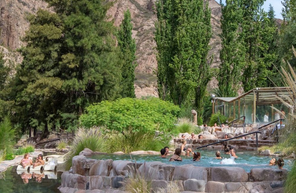Turistas de diferentes partes del país llegan a mendoza buscando montañas, vino y aguas termales.Foto: Mariana Villa / Los Andes