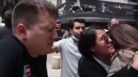 Un joven español se hizo viral al filmarse cuando vivía por primera vez un terremoto.