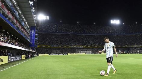 Los Andes | Lionel Messi en la Bombonera, en una de sus presentaciones. / Gentileza.