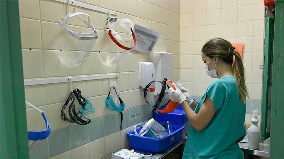 Buscan aumentar la cantidad de cirugías de tipo ambulatorias con el regreso de los anestesistas a los quirófanos. Foto: Orlando Pelichotti / Los Andes