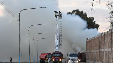 se incendio una cristaleria en maipu y genero alarma